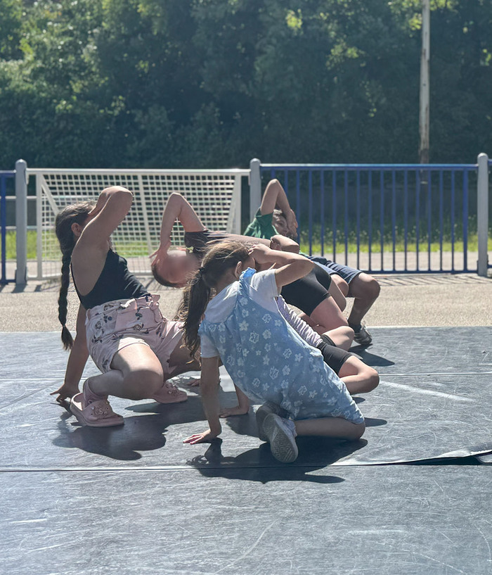 Terrain d'aventures avec la Cie Delá Praká La Verrerie