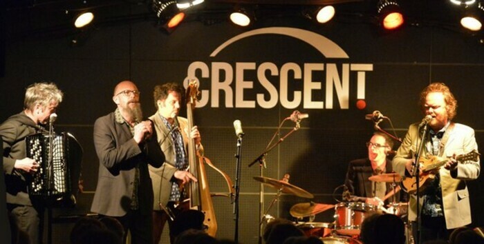 THE WACKY JUGS Cafe De La Plage Maurepas