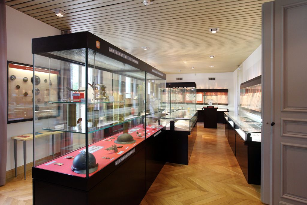 UN PEUPLE PAS SI MINUSCULE