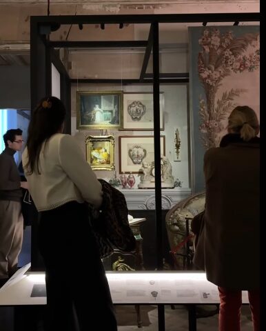 Scénographie de l’exposition Une journée au XVIIIe siècle au MAD Paris