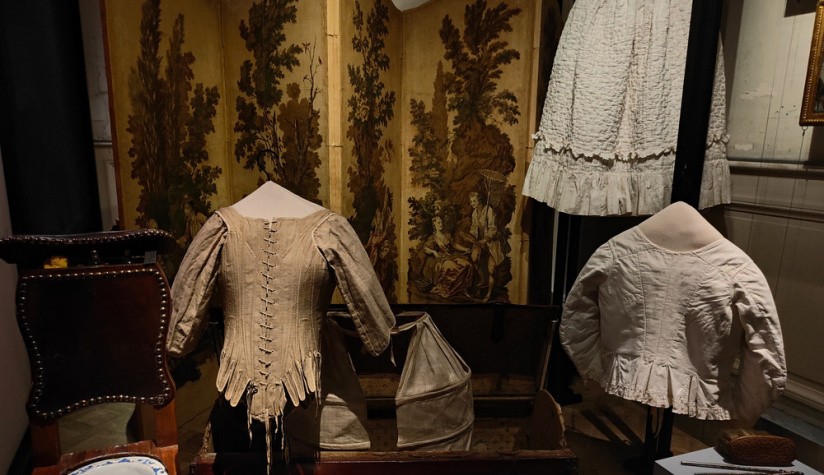 Objets et mobilier du XVIIIe siècle dans l’exposition du Musée des Arts décoratifs