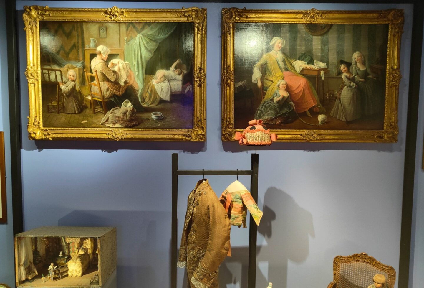 Objets décoratifs et accessoires du XVIIIe siècle exposés au MAD