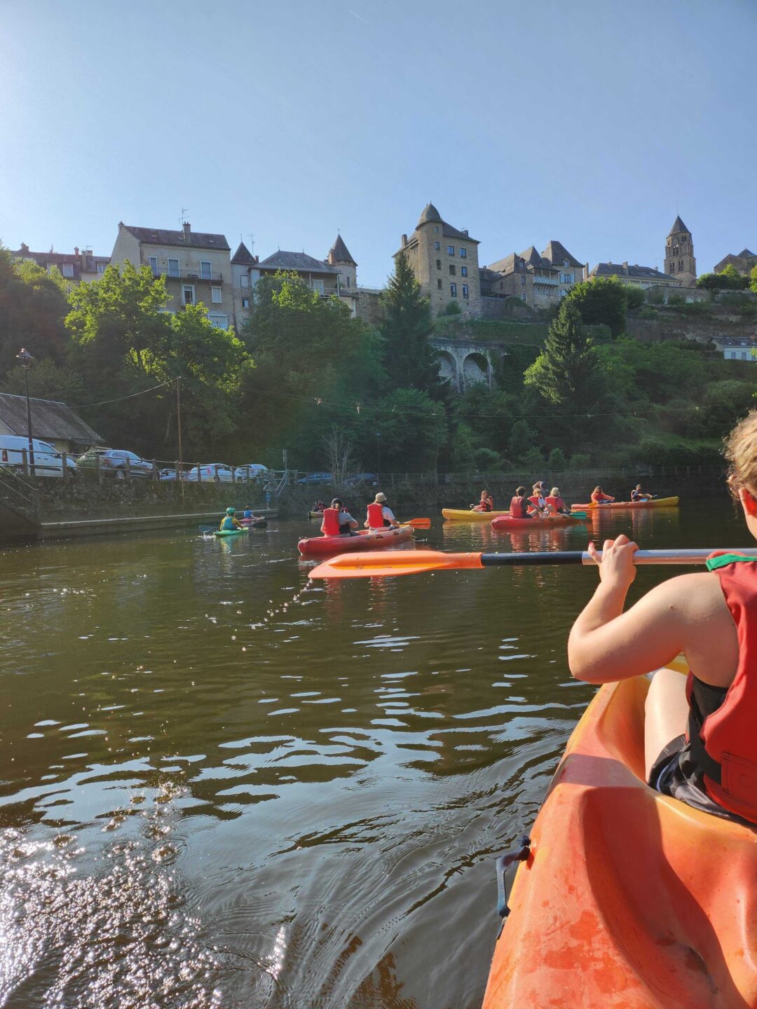 Uzerche en canoë visite sur la Vézère