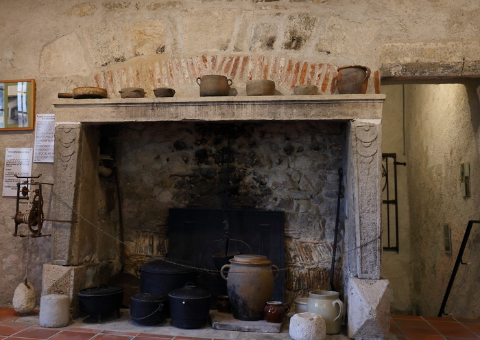 Visite à la lueur des lampes de poches Musée de Charroux et de son canton Charroux