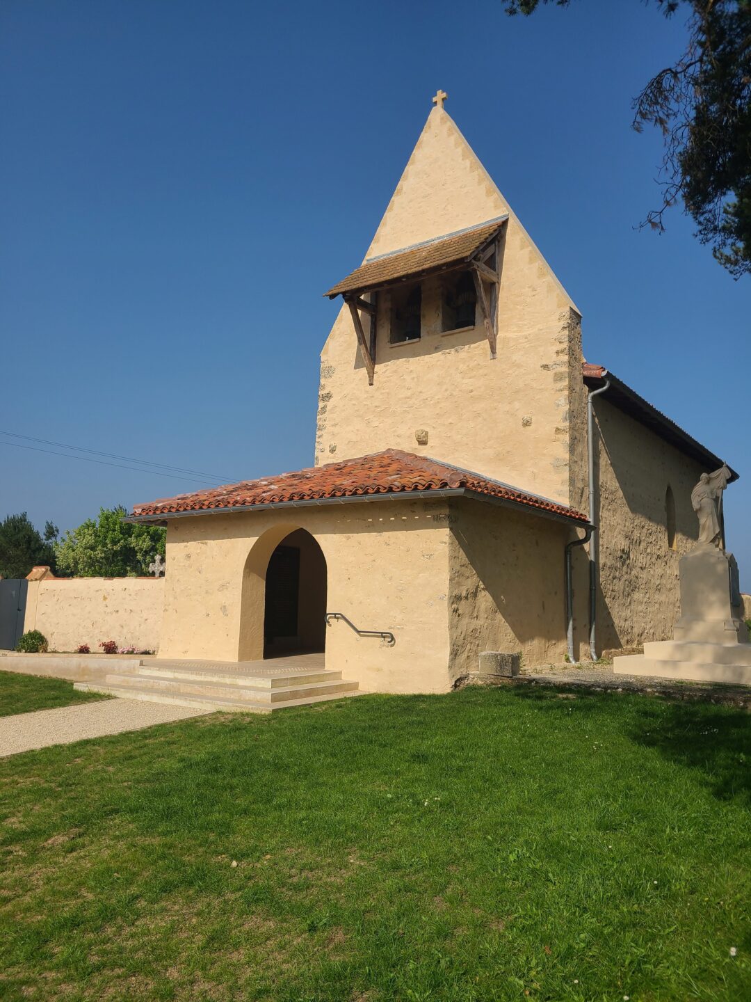 Visite de la Chapelle de la course landaise et des arènes de Bostens