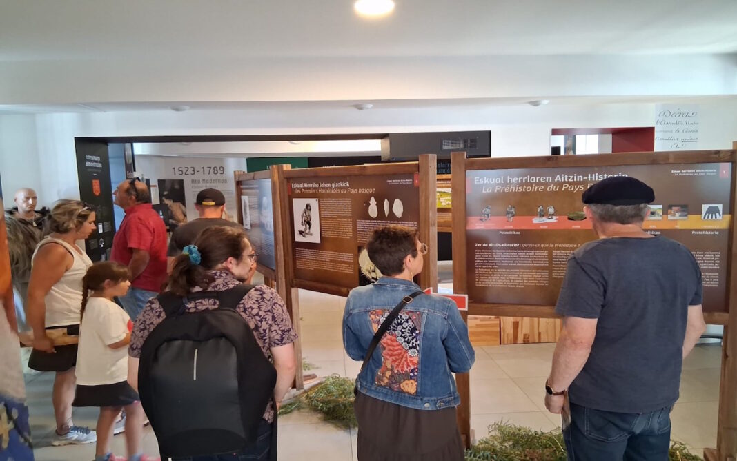Visite du centre d&rsquo;interprétation Mehaka sur la Basse Navarre en basque. Mehakaren bisita Mehaka Saint-Étienne-de-Baïgorry