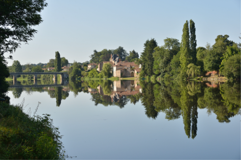 Visite du village d'Availles-Limouzine