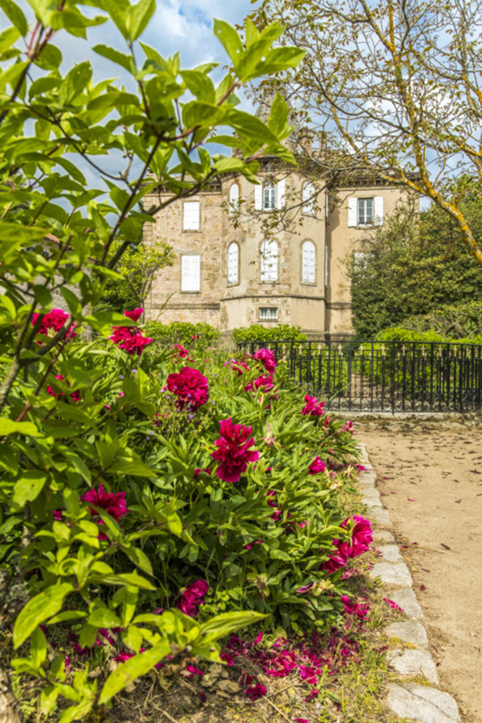 Visite libre du parc et des jardins du château de Figon Les jardins et le parc de Figon Raucoules