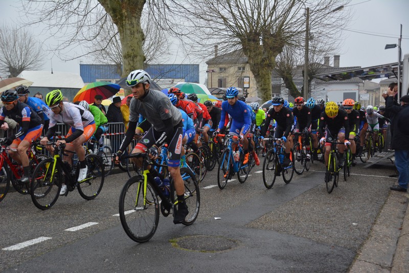 88ème Course cyliste Bordeaux Saintes Place de la Libération Saint-Savin 2026-03-29