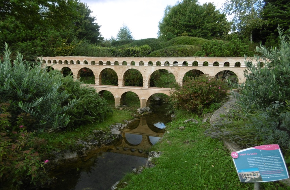 Maquette du Pont du Gard à France Miniature