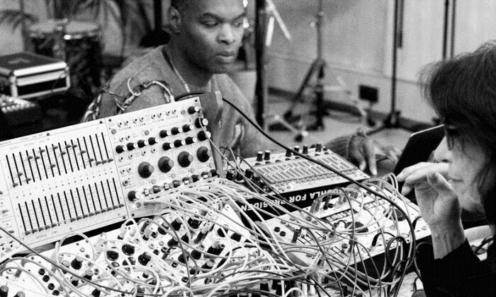 Actress & Suzanne Ciani + Smerz + EYE & C.O.L.O Lieu Unique (le)