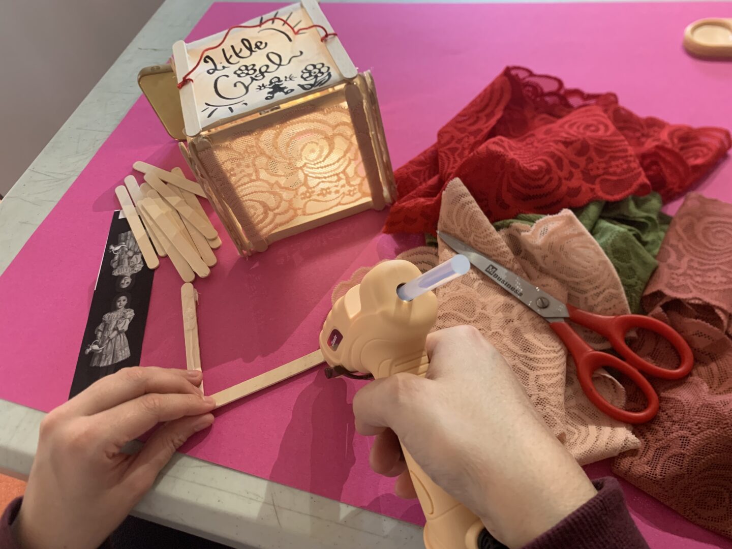 Animation Famille au Musée Marzelles Création de lanternes dentelle