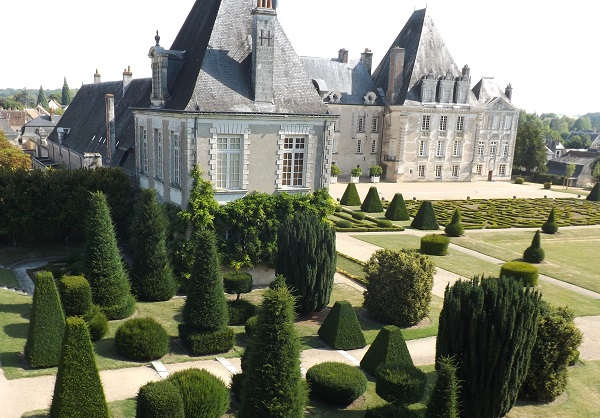 Art et topiaire 31-33 Rue Hersent Luzarche Azay-le-Ferron 2026-05-09