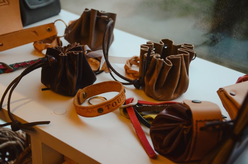 Atelier patrimoine (3-5 ans) travail du cuir Le Tourp