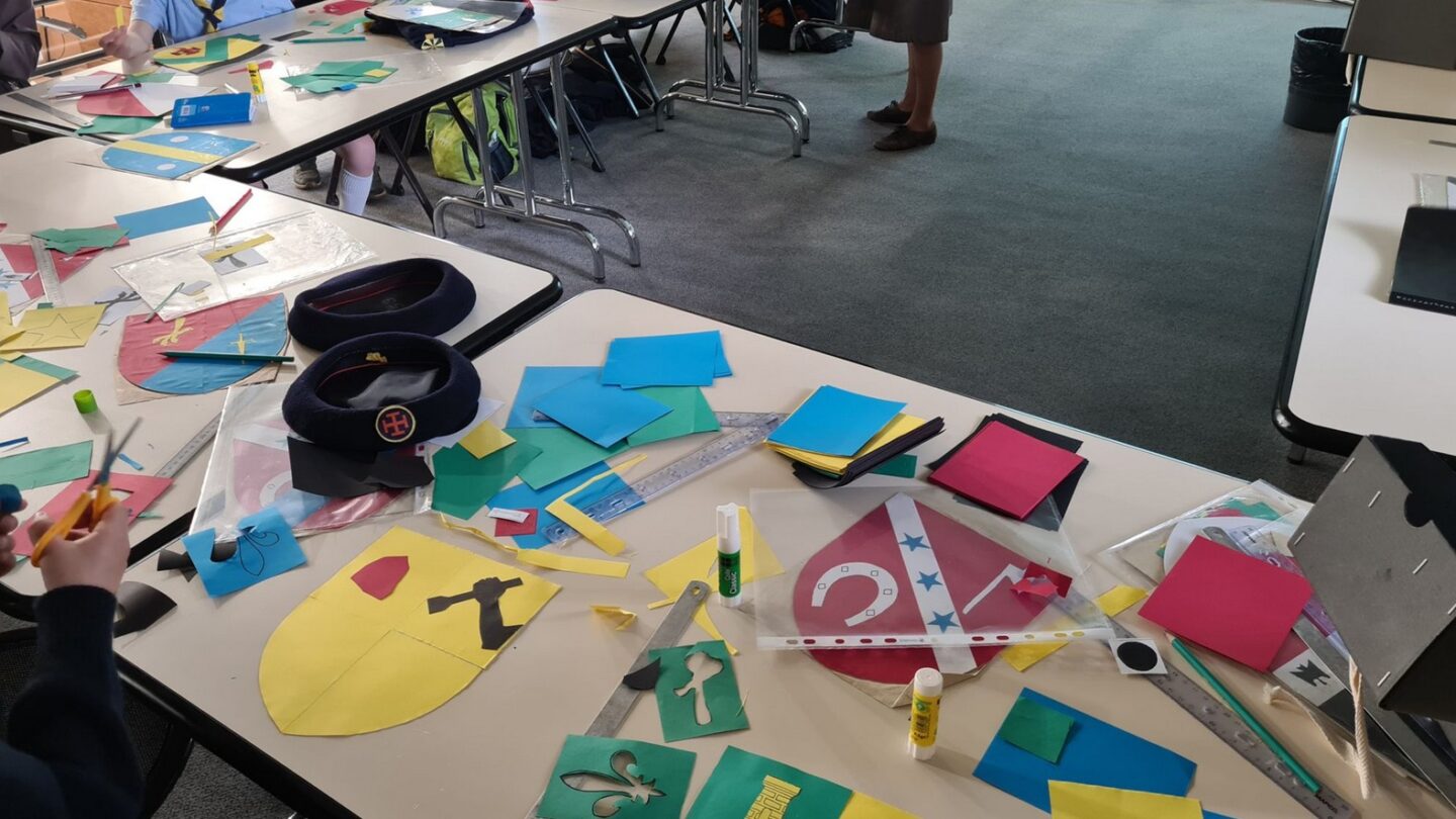 Atelier patrimoine Faites de l&rsquo;histoire ! À chacun son blason Archives départementales de la Dordogne Périgueux