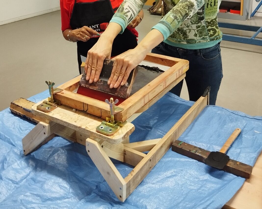 Atelier sérigraphie sur textile et papier Papeterie de Vaux Payzac