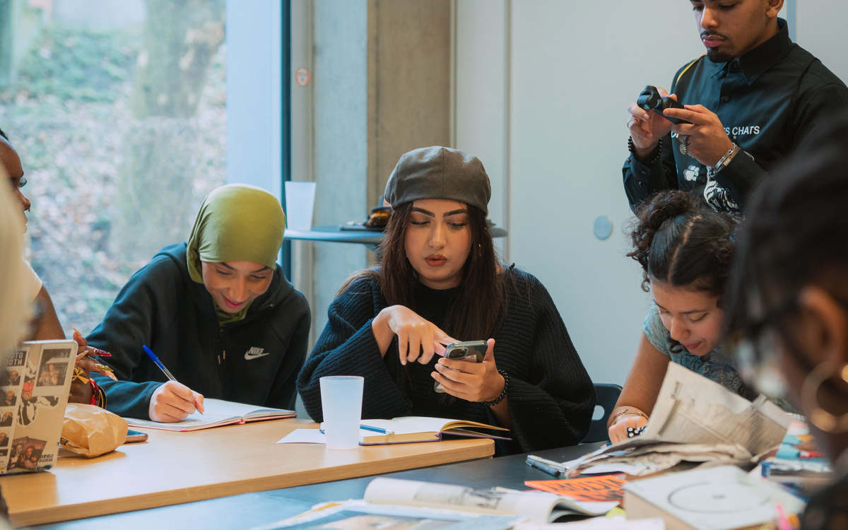 Atelier Tisseuses de mémoire Maison de la Conversation  Paris