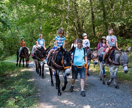 Balade à dos d’âne en famille  Payzac