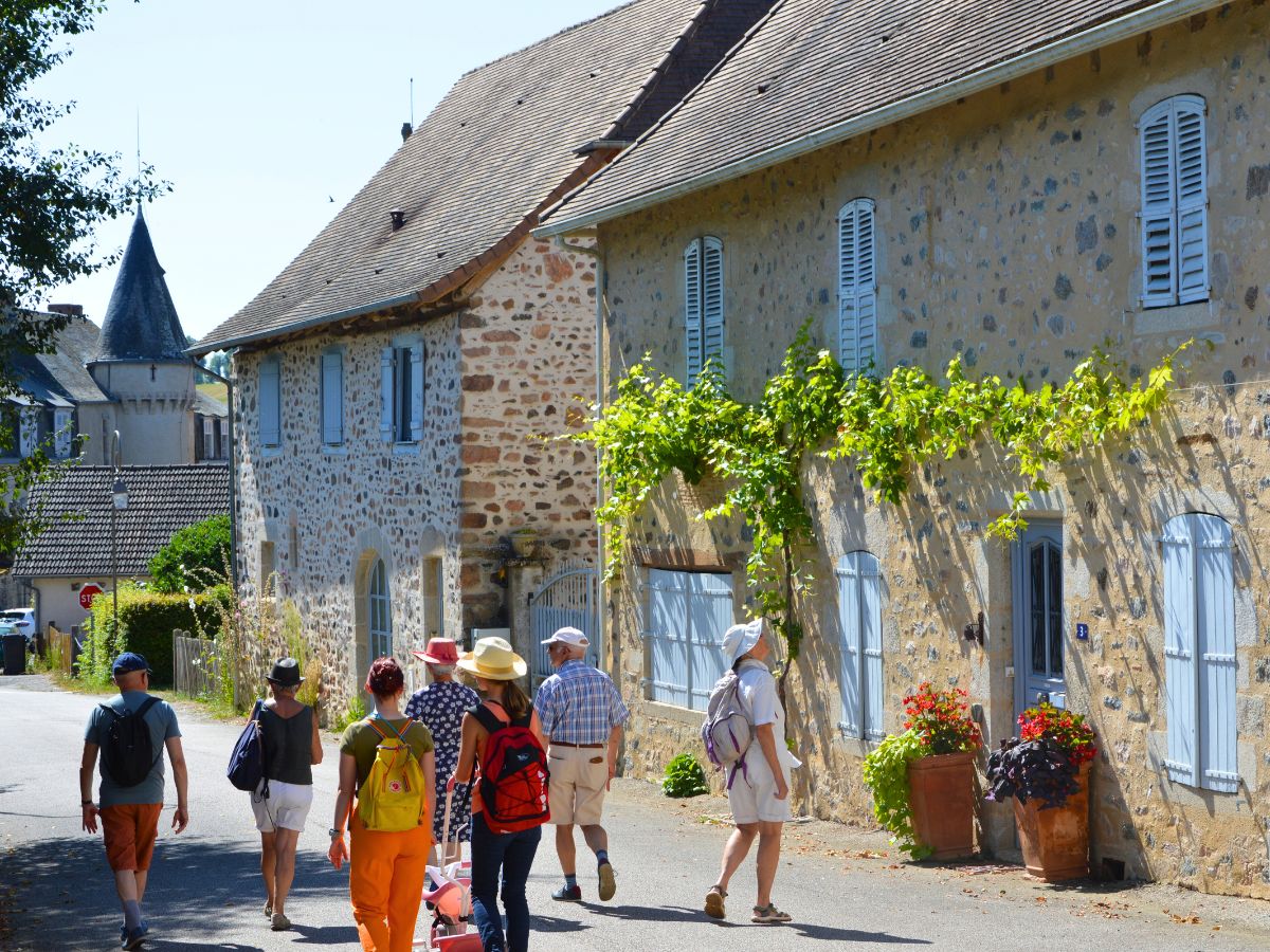 Balade découverte du village de Saint-Jean-Ligoure Place du 8 mai 1945 Saint-Jean-Ligoure 2026-04-09