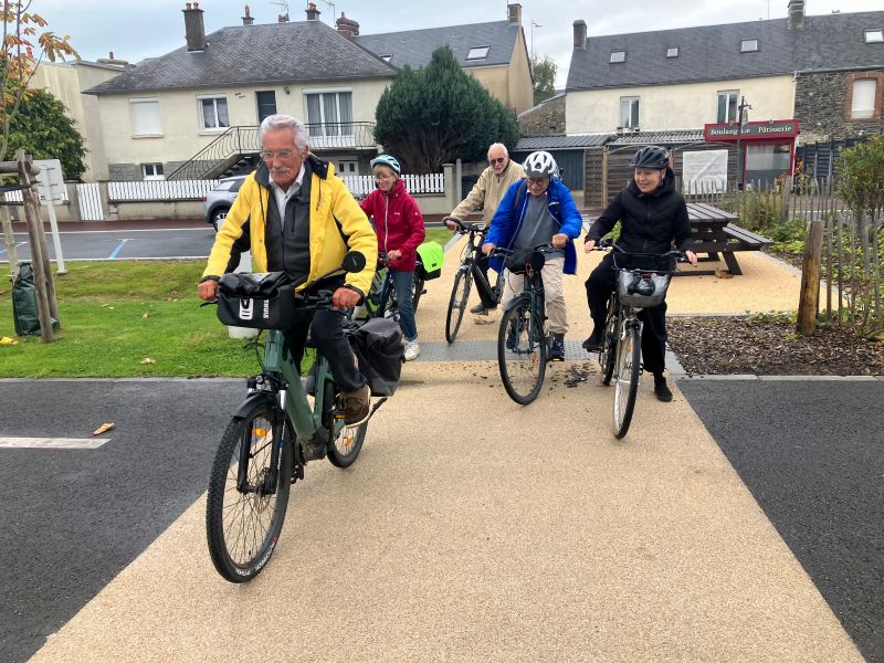 Balade tranquille à vélo Place du 11 Novembre 1918 Granville 2026-04-05