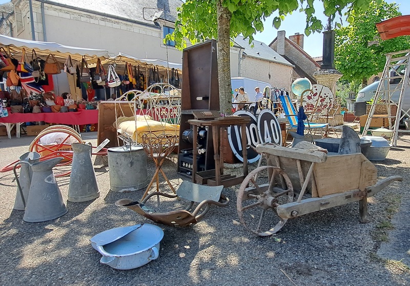 Brocante et cavalcade Le Bourg Pouligny-Saint-Pierre 2026-05-31