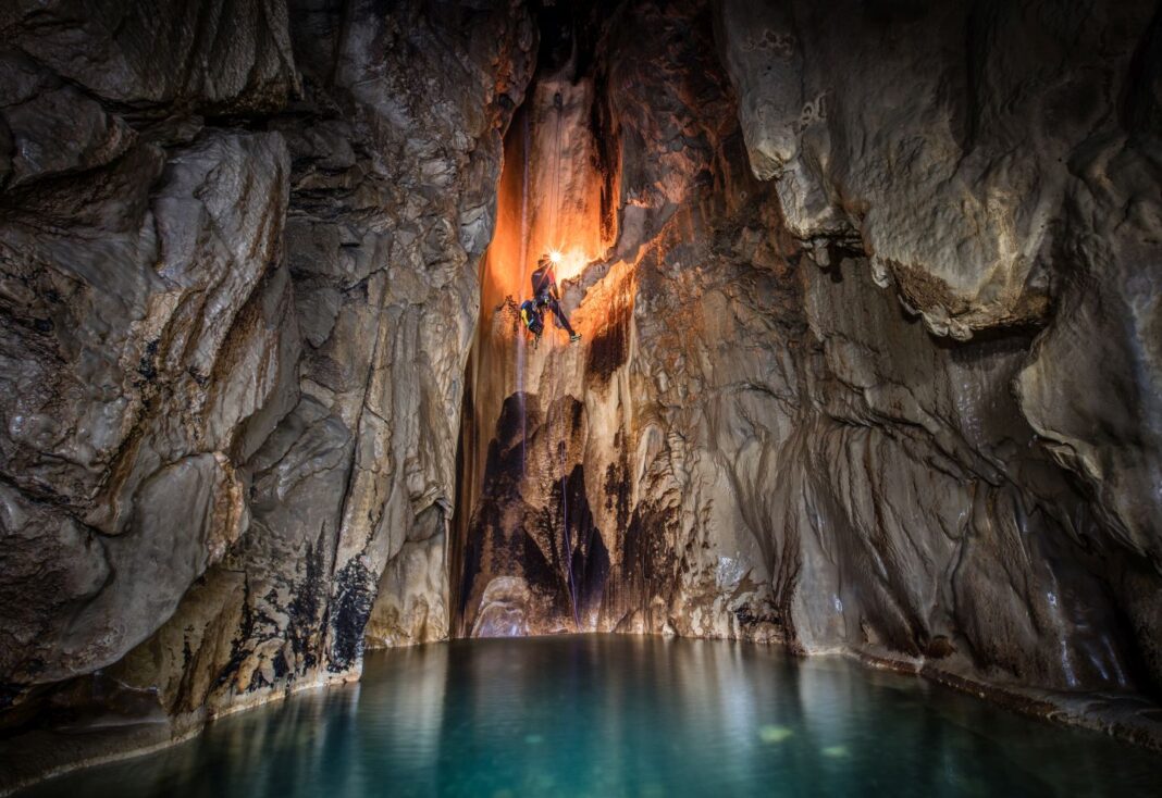 Canyon souterrain aux sources de la Bidouze avec Mendi Gaiak  Saint-Jean-Pied-de-Port