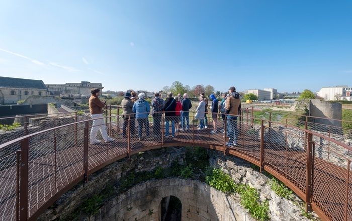 Château de Caen : Visites flash des trésors cachés - Tour de la Reine Mathilde et Donjon Musée de Normandie Caen