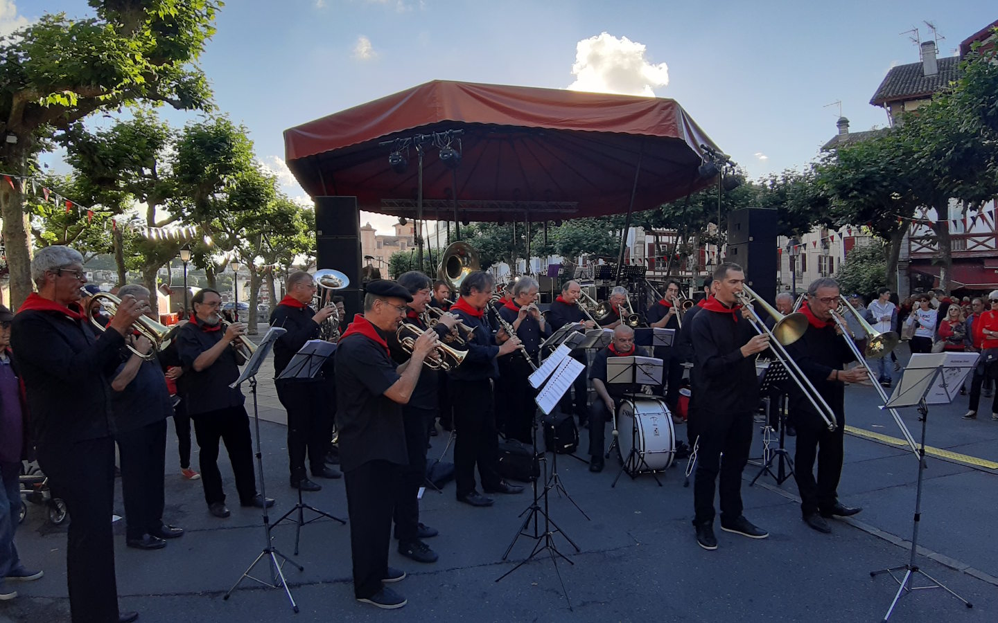 Concert au kiosque: Andropause Bande Place Louis XIV Saint-Jean-de-Luz