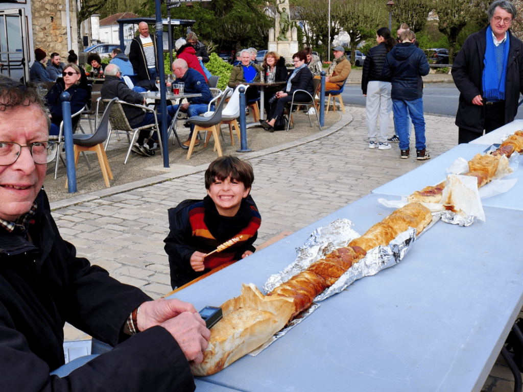 Concours du plus long pâté de Pâques Place du 8 Mai 1945 Saint-Benoît 2026-04-05
