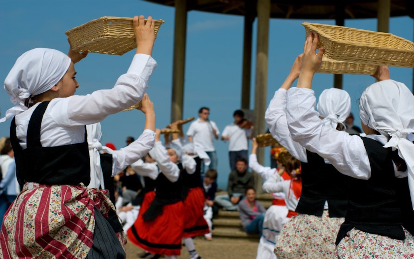 Dantzari ttki danses basques  Saint-Jean-Pied-de-Port 2026-05-08