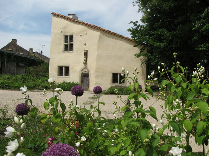 Découverte ludique du jardin autour de la maison natale de Jeanne d'Arc Maison natale de Jeanne d'Arc Domrémy-la-Pucelle