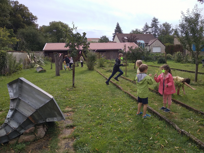 Découverte sensorielle du Jardin du luthier et de l'atelier des Frères Gérôme Jardin du luthier Mirecourt