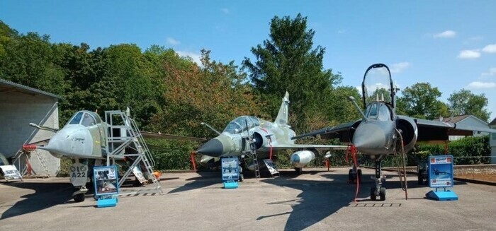 Des avions de chasse la nuit Musée d'Avord Avord