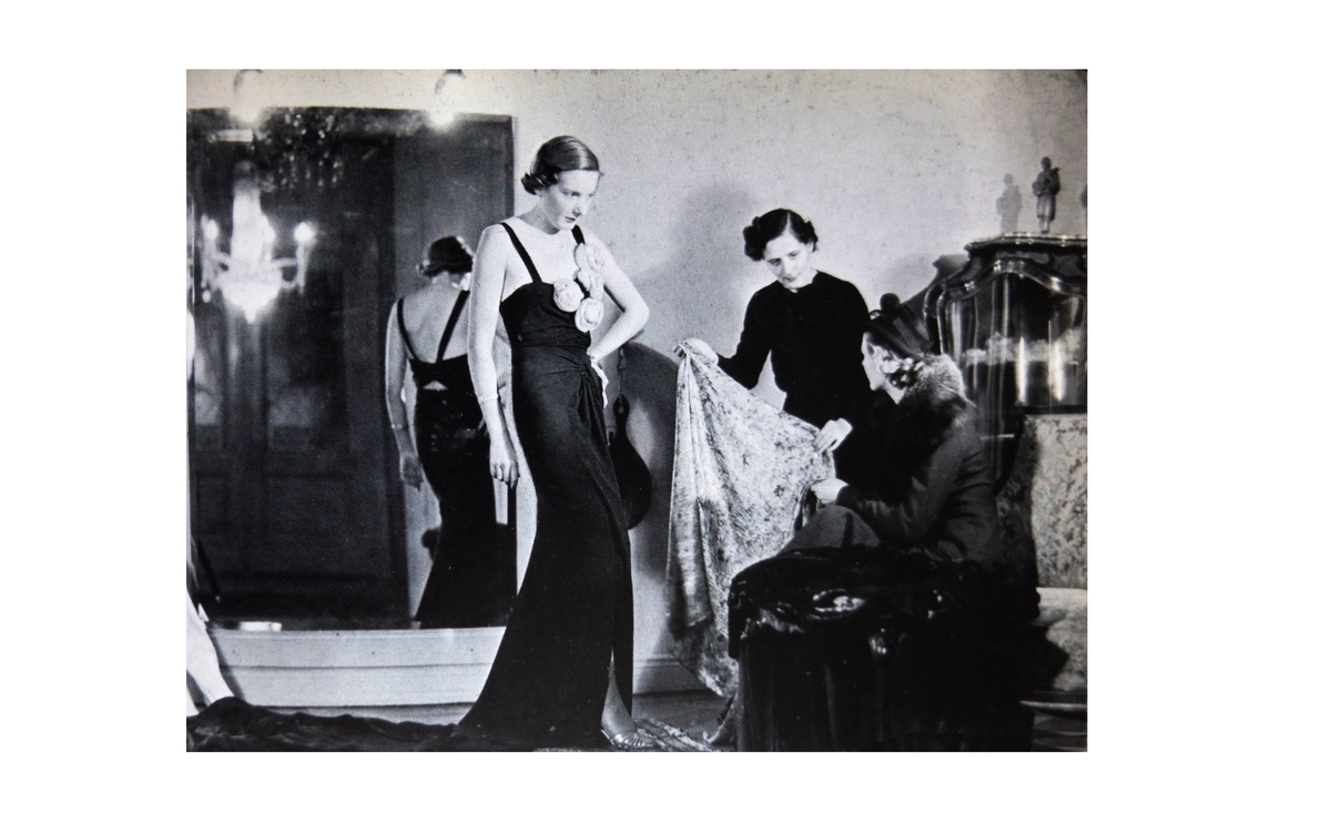 Des créateurs aux petites mains : les métiers de la haute couture parisienne Bibliothèque des Batignolles  Paris