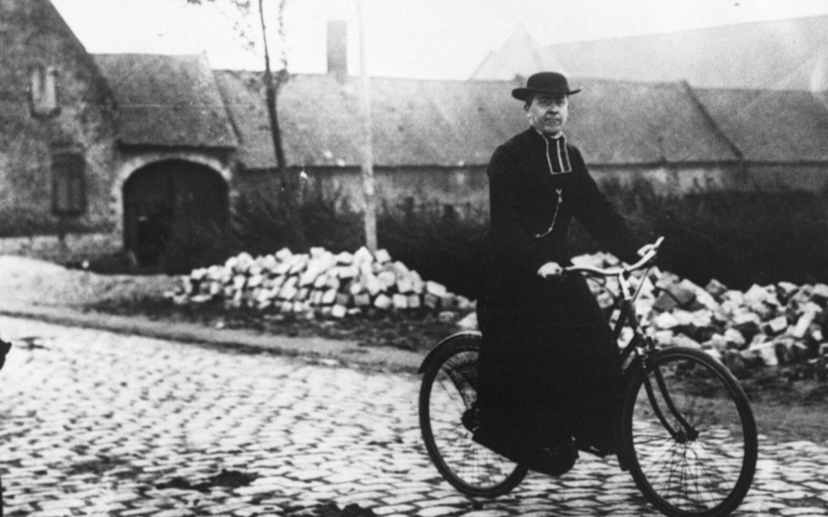 Des soutanes et des émotions : histoire d’un habit qui a beaucoup fait parler de lui Bibliothèque André Malraux  Paris