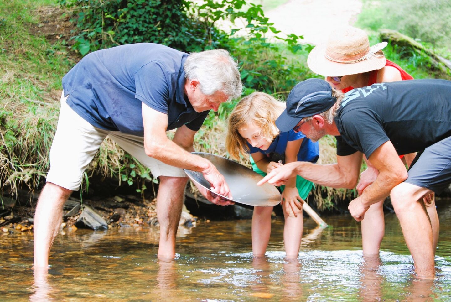 Eté actif Orpaillage en rivière  Jumilhac-le-Grand