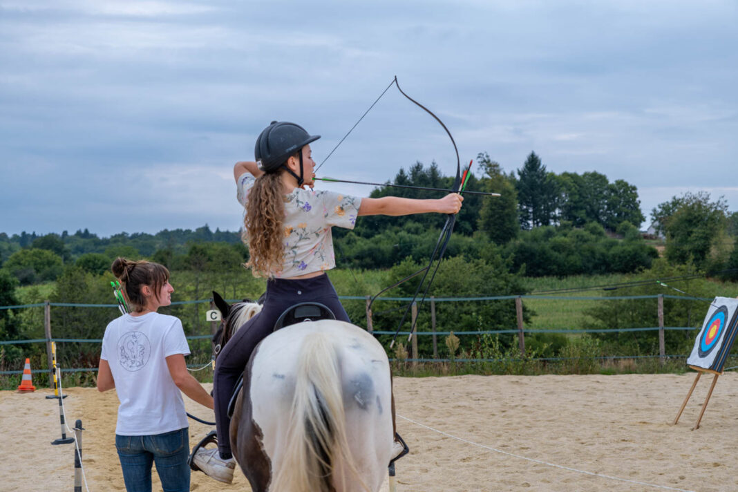 Été actif tir à l’arc à cheval Ferme Équi’libre Angoisse