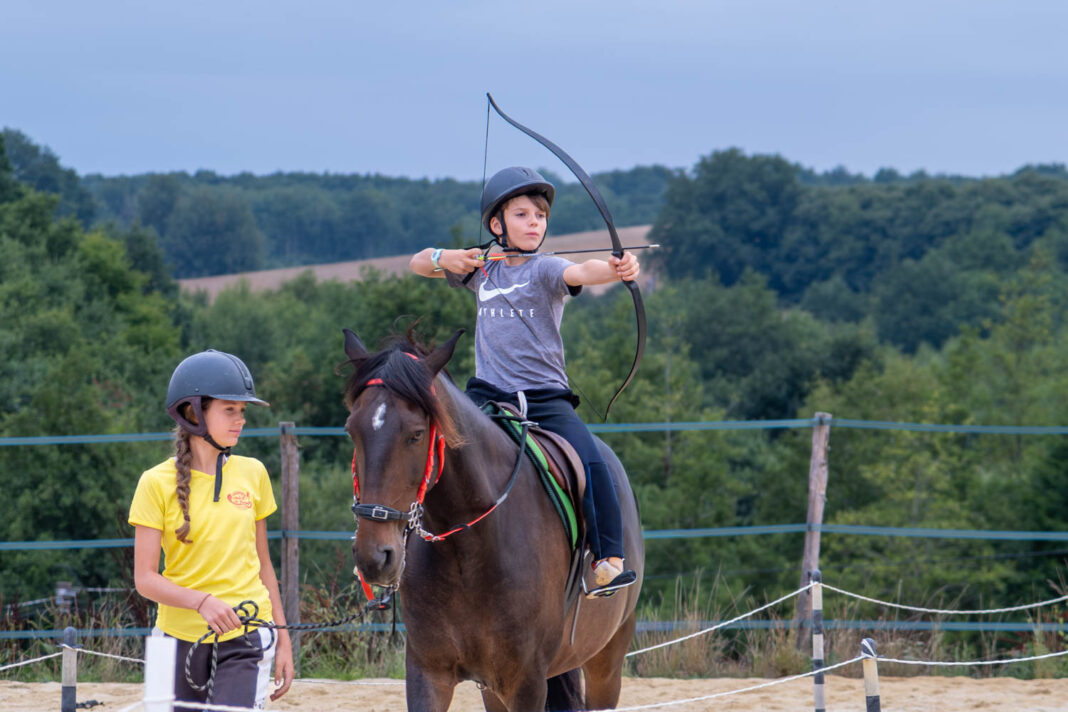 Été actif tir à l’arc à cheval Ferme Équi’libre Angoisse