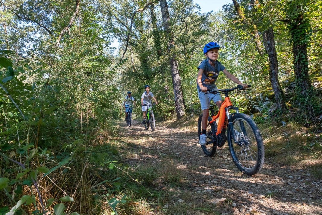 Été actif VTT électrique Savignac les Églises Mayac