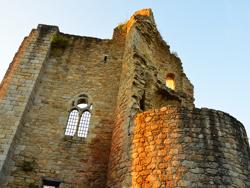 Exposition Le Château du Seigneur de l'ombre 24 rue Nationale Châlus 2026-04-15