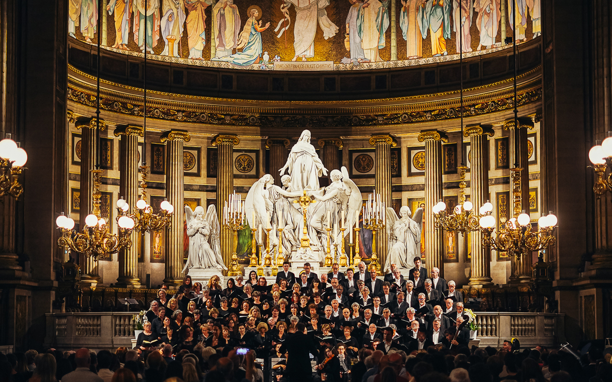 Grand concert de chants traditionnels de Noël Église de La Madeleine  PARIS