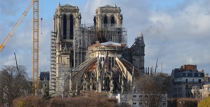 Grand monument et archéométrie : les métaux dans la construction de Notre-Dame de Paris Muséum d’Orléans pour la Biodiversité et l'Environnement (MOBE) Orléans