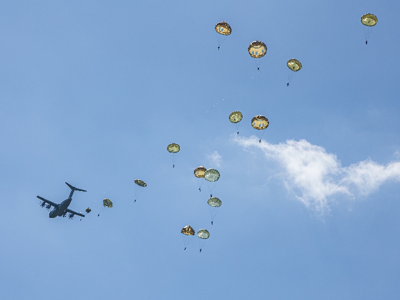 Journée festive et Grand parachutage Sainte-Mère-Église