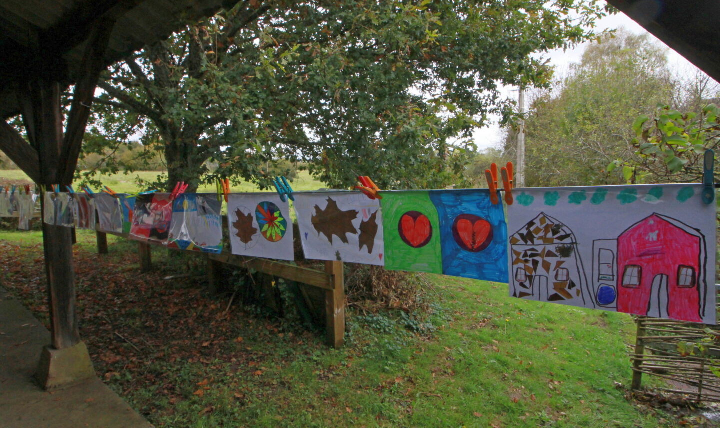 La Grande Lessive Ancien lavoir face à l'étang du bourg Mérinchal 2026-03-19
