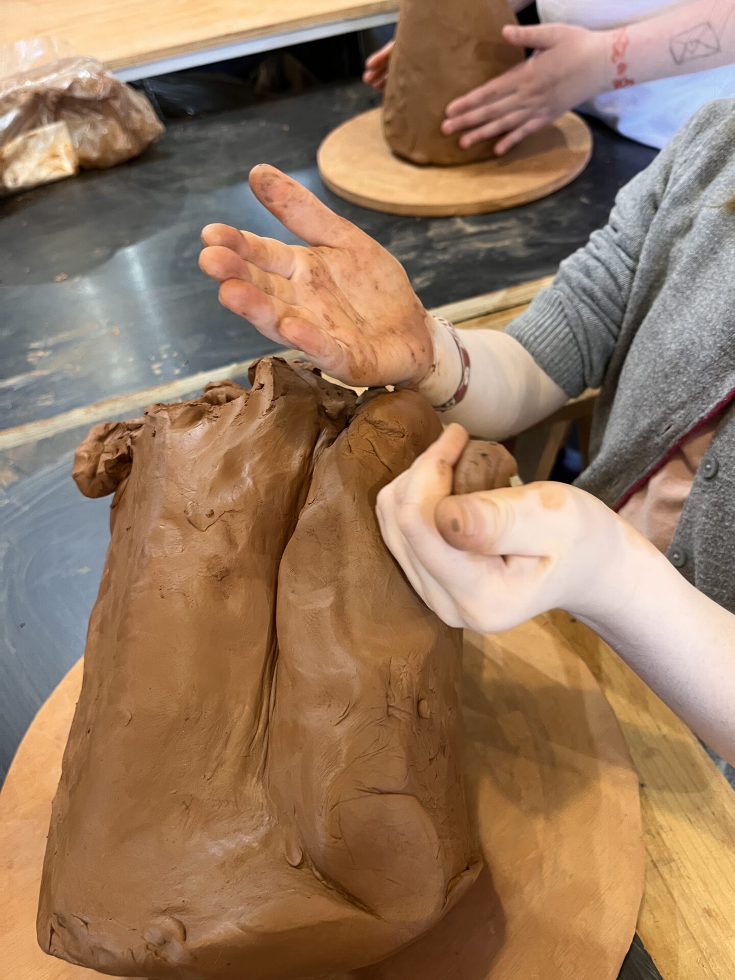 La terre entre mes mains Atelier poterie Le Chant de la Terre La Rochebeaucourt-et-Argentine