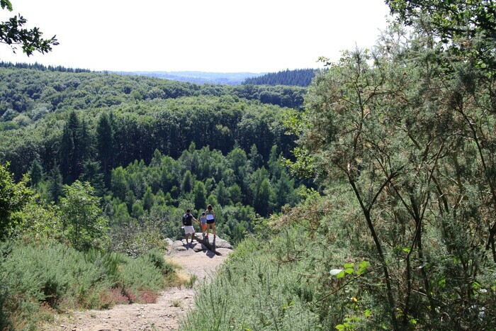 Le sentier du Granite Parking de la Maison de la Rivière et du Paysage Athis-Val-de-Rouvre