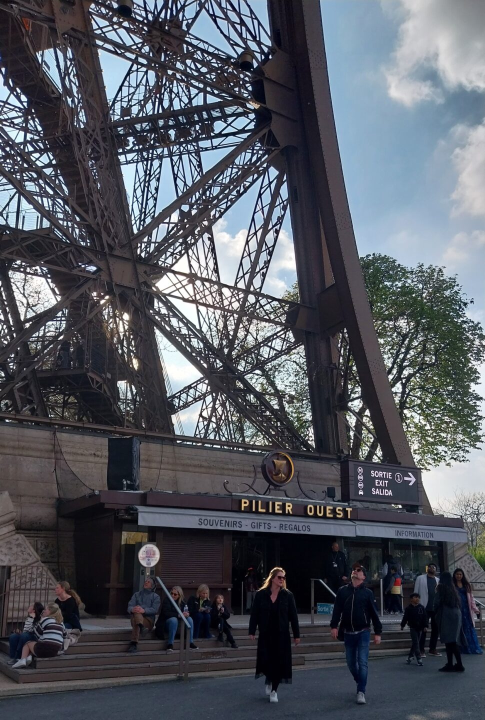 Le Vertige de la Tour, pont suspendu au-dessus du vide à Paris