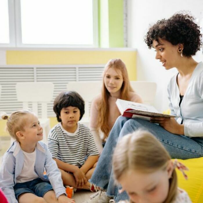Lectures - Bébé bouquine Espace d'accueil Petite enfance de l'Astrolab Belcier Bordeaux