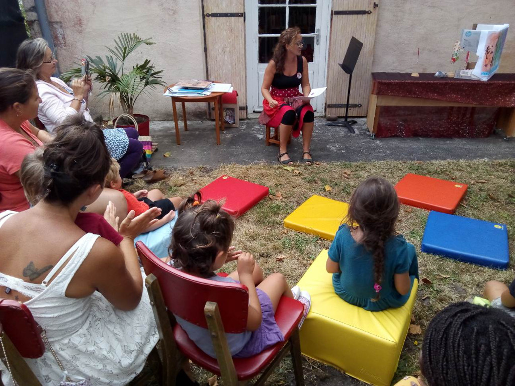 Les jeudis contés en plein air Bibliothèque Linxe