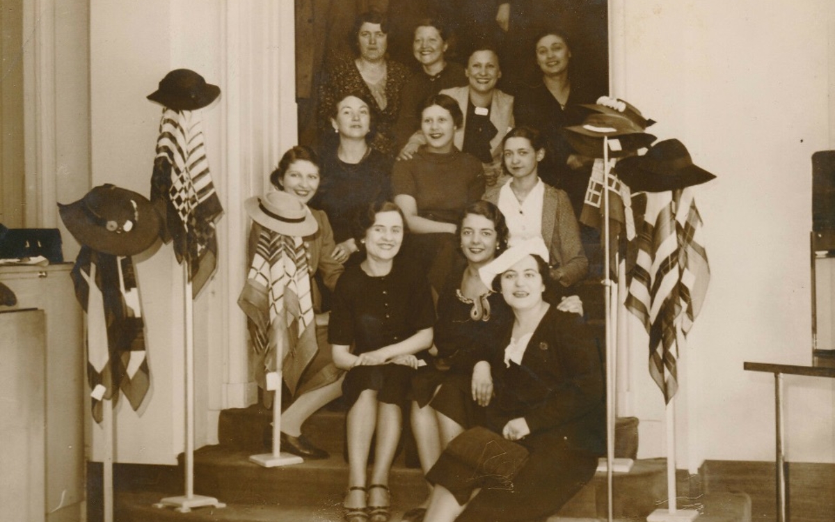 Les petites mains de la mode. Plongée au coeur des maisons de couture parisiennes